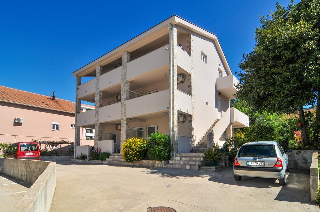 Apartments Samardzic Tivat Ngoại thất bức ảnh
